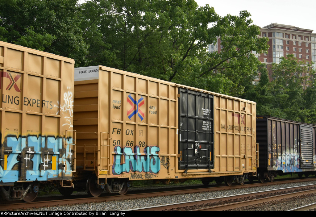 506698